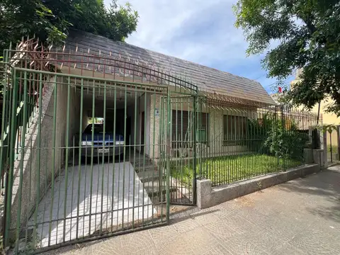 Venta casa a refaccionar en Wilde