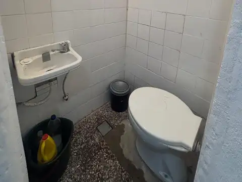 Local en Alquiler en Lanús Oeste, $ 300.000