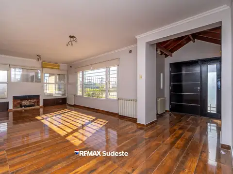 CASA EN VENTA–3 DORMIS, PILETA CLIMATIZ y QUINCHO