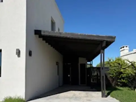 Casa en Venta en Pilar del Este - San Ramiro, USD 195.000