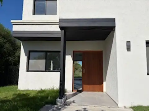 Casa 4 ambientes con 3 baños