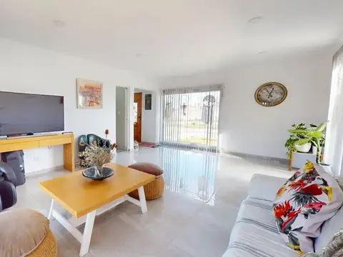 VENTA CASA 4 AMBIENTES SOBRE DOBLE LOTE DE 360M2