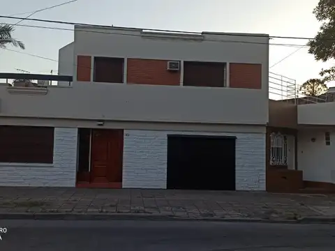 CASA DE 5 AMBIENTES EN ALQUILER VILLA SARMIENTO
