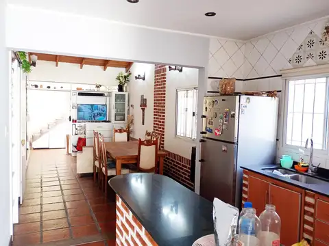 Casa en Venta con 2 cocheras