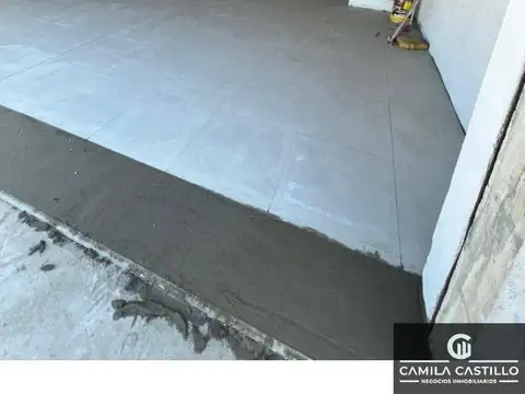 local comercial + deposito sobre colectora del Acceso Oeste, mano a Capital,