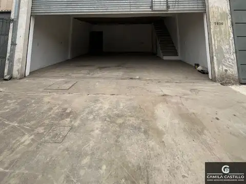 local comercial + deposito sobre colectora del Acceso Oeste, mano a Capital,