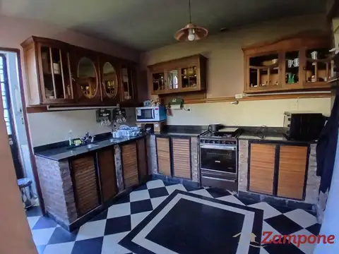 Casa en Venta con 2 cocheras