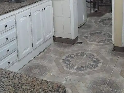 Casa 6 ambientes con 3 baños