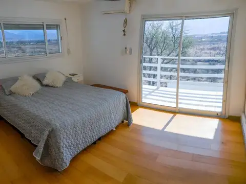 Casa 4 ambientes con 3 baños