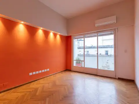 Venta Departamento 2 Ambientes con Balcon en Microcentro