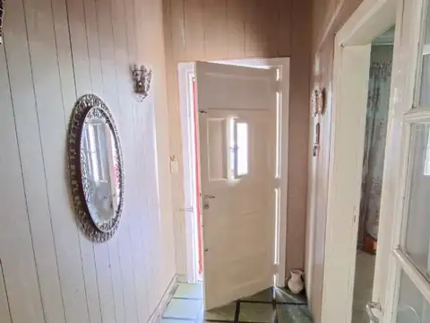 CASA 3 AMBIENTES  - GARAGE Y FONDO (A Refaccionar)