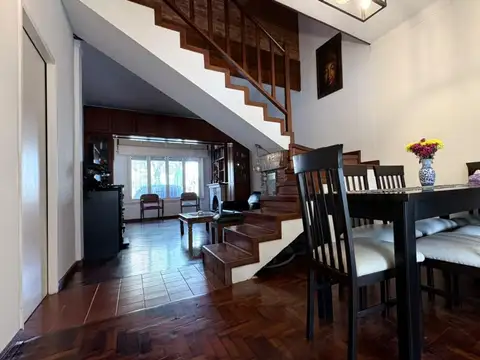 Casa 5 ambientes con 3 baños