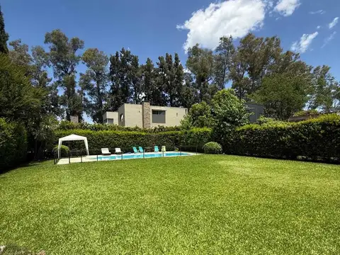 Casa 6 ambientes con 3 baños