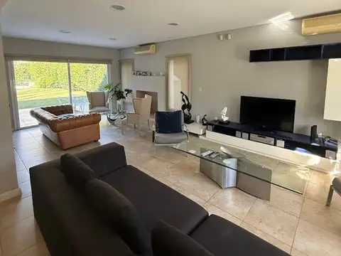 Casa en Venta en La Peregrina, USD 298.000