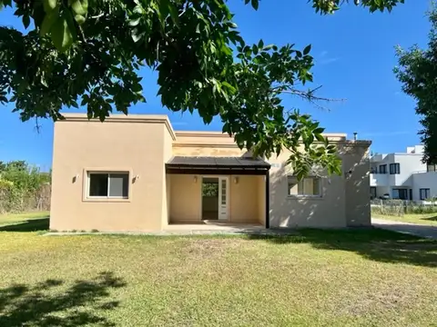 Casa en alquiler en Manzanares Chico Barrio Cerrado