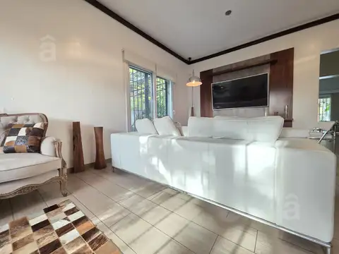 Casa en Venta con 4 cocheras