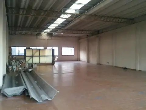 Galpon en Venta 51  mts Fondo