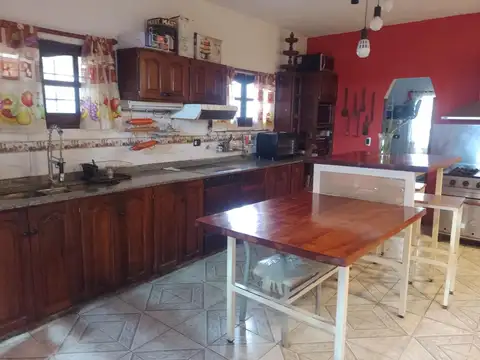 Casa en Venta con 4 cocheras