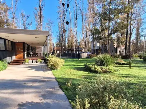 Casa en Venta con 2 cocheras