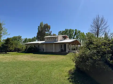 Casa en venta en San Martín con quincho y pileta
