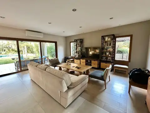 Casa en Venta en La Peregrina, USD 460.000