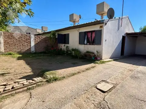 VENTA Casa de 3 dormitorios en barrio Sarmiento, Centenario, Neuquén.