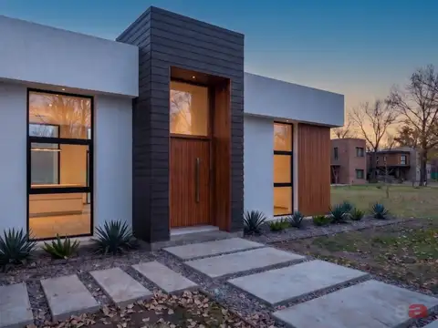 Casa en Venta con 1 cochera