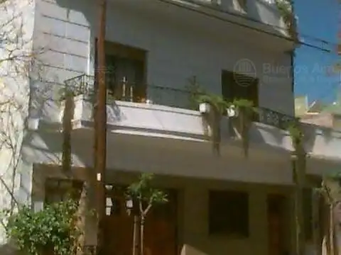 Casa de 5 Ambientes c Garage y 4 Ph