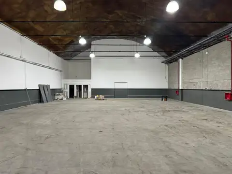 DEPOSITO DE 530 M2 EN INMEJORABLE UBICACION SOBRE PANAMERICANA OLIVOS