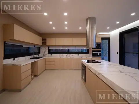 Casa en venta en el barrio El Yacht, Nordelta