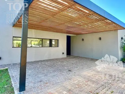 Casa en Venta en El Canton, USD 240.000