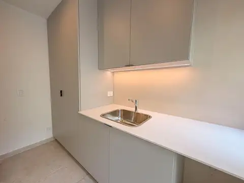 Venta / Permuta - Casa de pasillo 3 dormitorios con pileta y terraza - Lourdes, Rosario.
