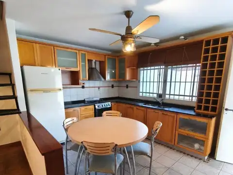 Depto Tipo Casa 3 ambientes con 2 baños