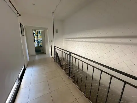 Casa 6 ambientes con 2 baños
