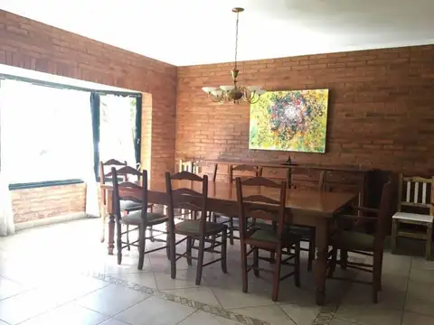 Casa en Alquiler con 5 cocheras