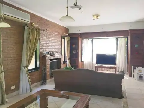 Casa 5 ambientes con 3 baños