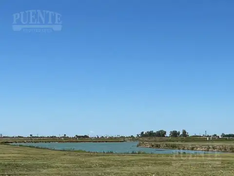 Las Victorias con Fondo al Lago