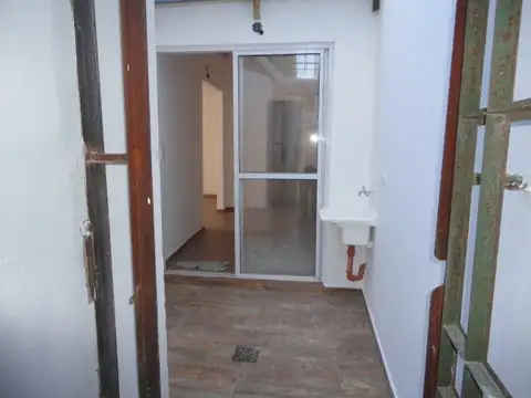 1 AMBIENTE PH  TIPO CASA SIN EXPENSAS PLANTA BAJA C/ DOS PATIOS EXCEL ESTADO