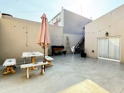 VENTA DE CASA  3 AMB CON COCHERA- VALENTIN ALSINA