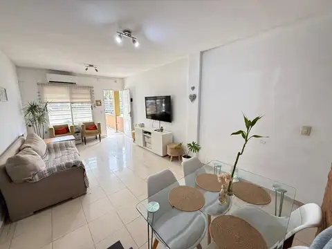 Muy lindo triplex 3 amb. c/ patio super luminoso.
