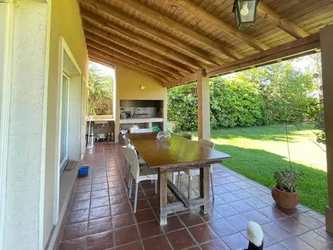 Casa En Venta En El Recodo Con Jardín