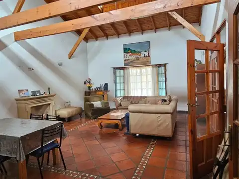 Oportunidad, casa en venta con galeria y Jardin