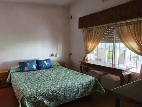 Oportunidad, casa en venta con galeria y Jardin