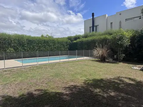 Casa en venta 3 dormitorios lote en esquina en Sauces Nordelta