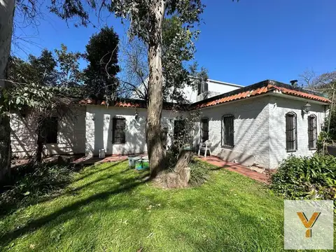 Casa en venta - 2 Dormitorios 2 Baños - Berazategui