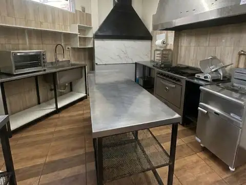 IMPORTANTE LOCAL COMERCIAL C/EQUIPAMIENTO