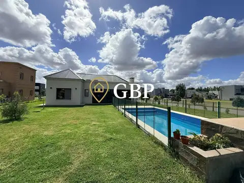 Casa en Venta con 3 cocheras