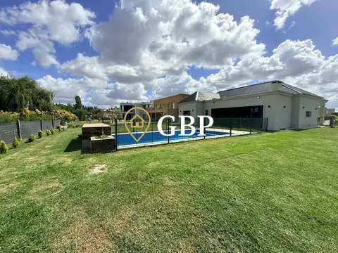 Casa 4 ambientes con 3 baños