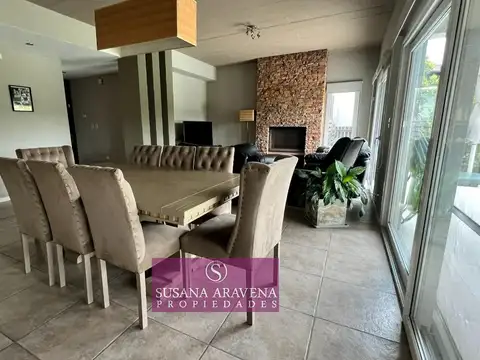 Casa en Venta con 2 cocheras