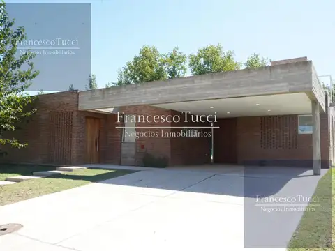casa en venta 4 ambientes con pileta en Fincas de Álvarez